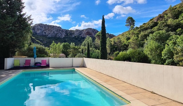 Cosy, split level apartment with River views, perfect for 2