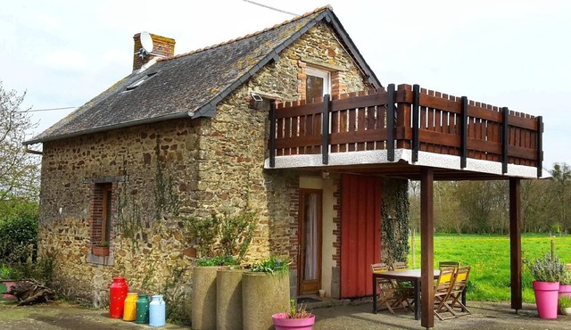 Cosy stone house with a great sun terrace, in the midst of fields and meadows