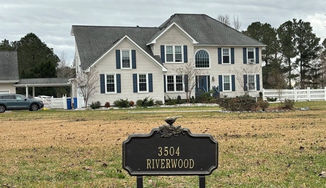 Cosy studio apartment over garage. Half hour from VB - 1 hour from Outerbanks