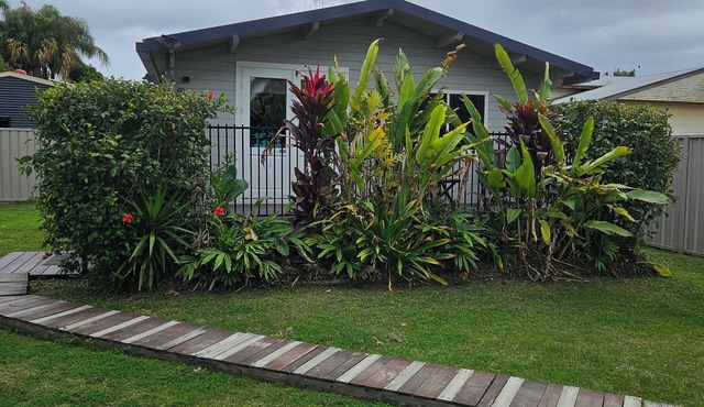 Cosy Studio Cabin at 94 Churchill Street, Maryborough QLD (Dog Friendly only)