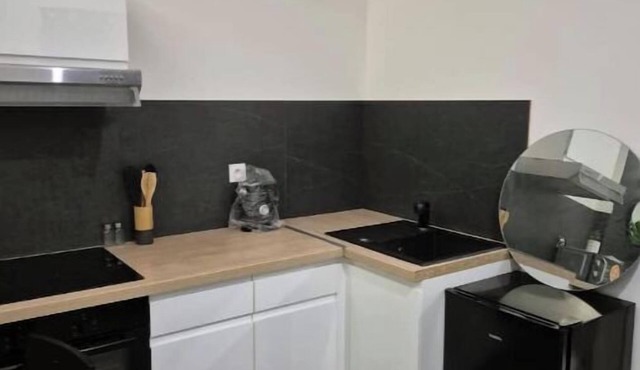 Cosy studio downtown station