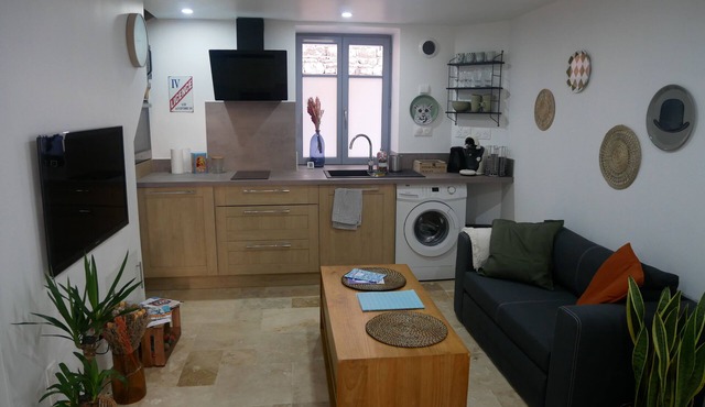 Cosy studio in the heart of the village of Chazay