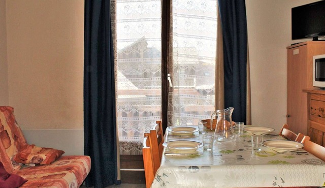Cosy Studio in the Heart of Risoul 1850, Sleeps 2, Pet-Friendly, Near Ski Lifts