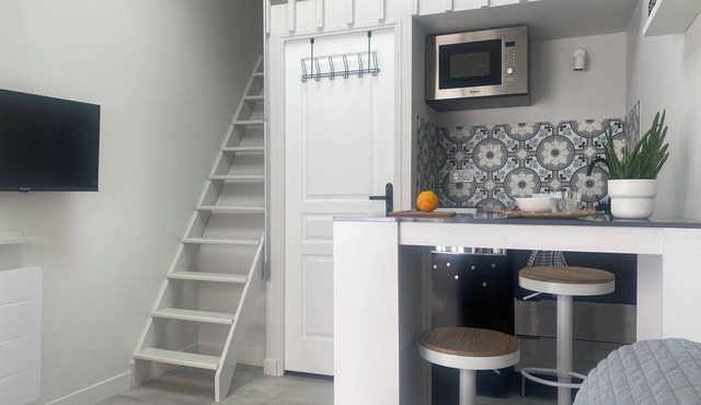 Cosy studio just a stone's throw from metro station D