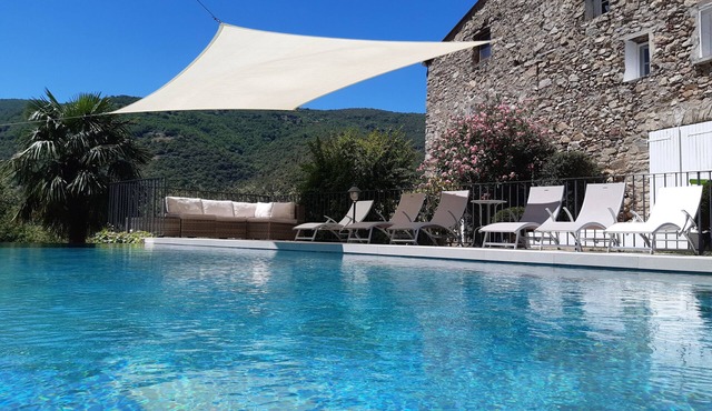 Cosy studio nestled in the forest with wood-fired hot tub