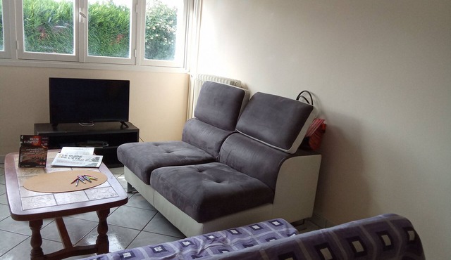 Cosy studio overlooking the Auvergne volcanoes