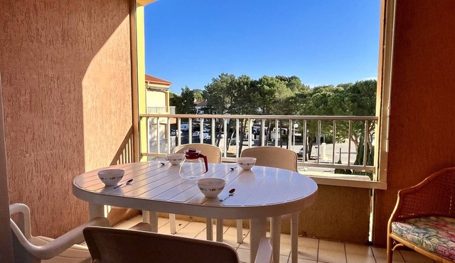 Cosy Studio w/Mezzanine, Parking & Pools - 400m from Beach