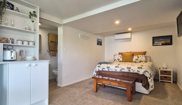 Cosy studio with AC and pool access