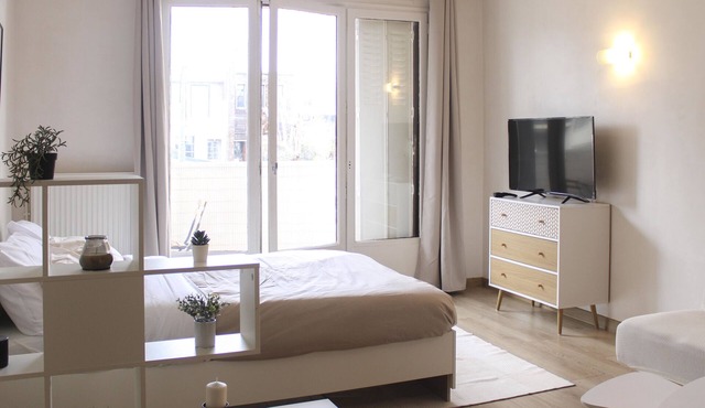 Cosy studio with balcony in Montreuil