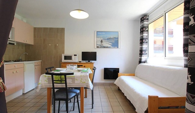 Cosy Studio with Balcony near Prorel Cable Car, Sleeps 4