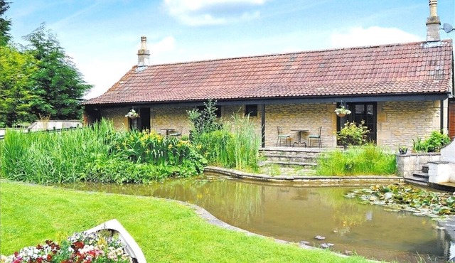 Cosy studio with open fire, perfectly located for visiting Bristol and Bath