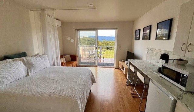 Cosy Studio with valley views