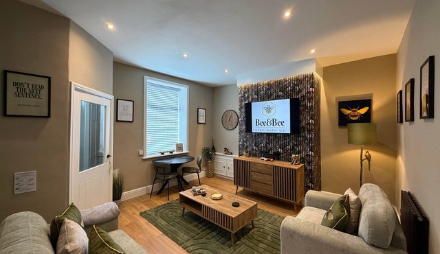 Cosy & Stylish 2-Bed Weir Home | Sleeps 6
