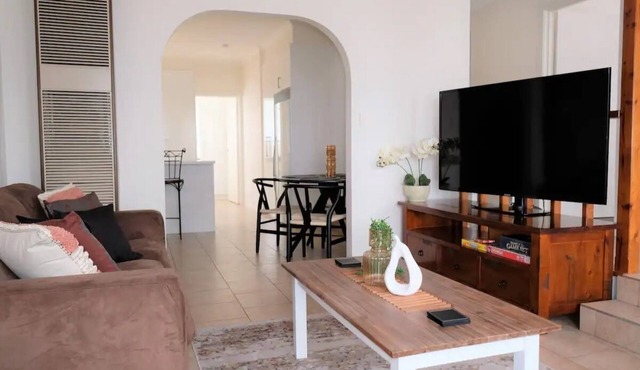 Cosy, Stylish 3 Bedroom Stay in Hoppers Crossing