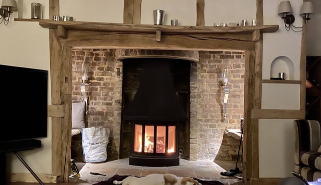 Cosy Stylish Cottage in The Surrey Hills, sleeps 6 (can+2 annex)