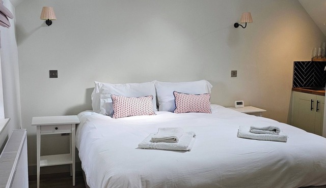 Cosy, stylish suite by the river, nestled on the edge of the New Forest.