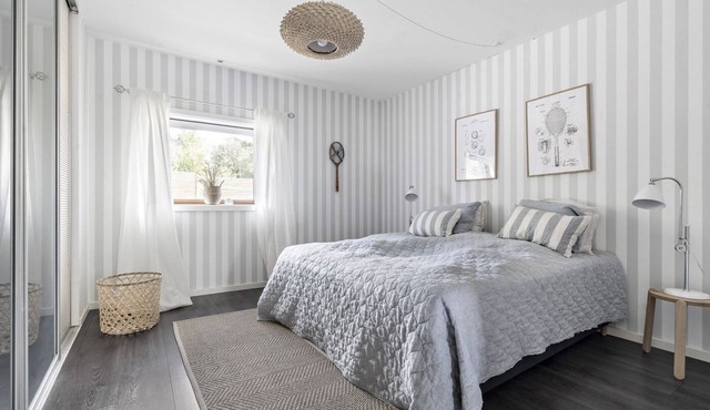 Cosy summer cottage with private beach access