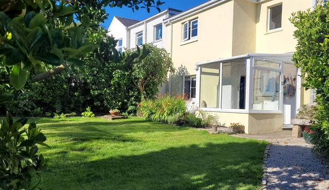 Cosy three bedroomed Cornish cottage close to the sea🏵Walk swim fish surf.