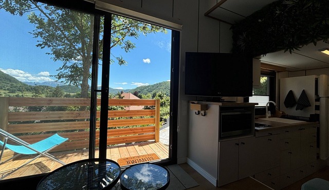 Cosy Tiny House with lake and mountain views