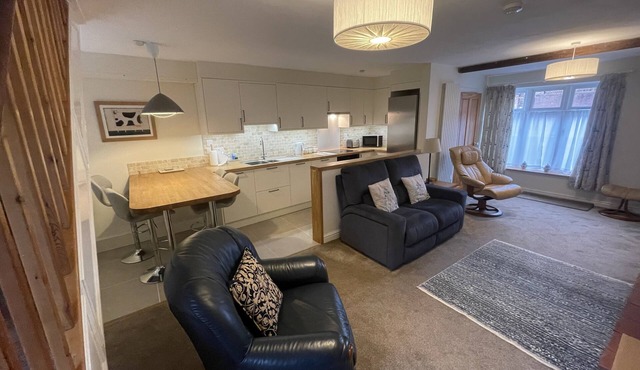 Cosy town centre cottage with parking