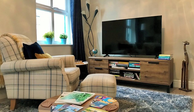 Cosy townhouse in heart of Pembroke. Sleeps 4, pet-friendly!