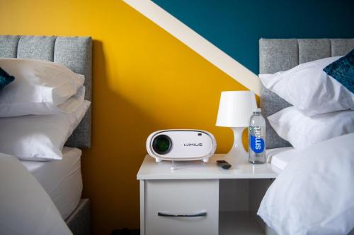 Cosy townhouse, new build, 5 bedrooms, Sleeps 8, Free Parking