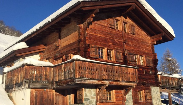 Cosy traditional chalet in vintage wood