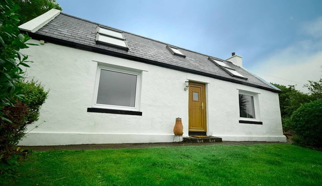 Cosy traditional pet friendly Skye cottage