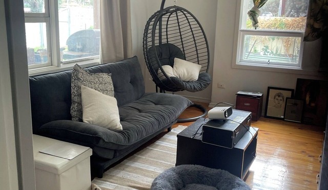 Cosy Travellers Stay Near the Beach (shared & affordable)