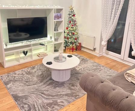 Cosy two bed apartment, Shirley