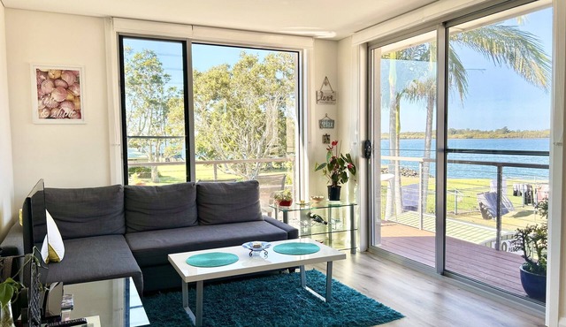 Cosy unit with delightful park and water views. Perfect for a family holiday!