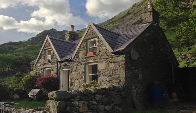 Cosy, Unmodernised, traditional 1 bedroom cottage, in Snowdonia