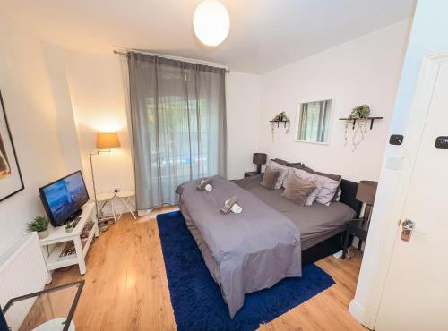 Cosy Urban Family Flat - Zone 2 With Free Parking, 3 mins to Queens Road Peckham station - Long term Availability