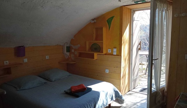 Cosy, vaulted studio with terrace