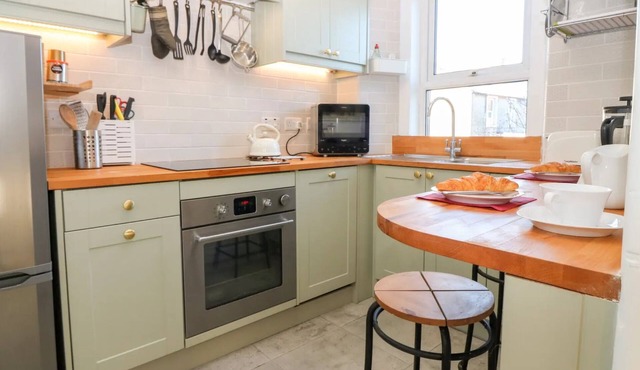 Cosy Victorian 2 bedroom flat. Near centre & riverside walks along the Tweed.