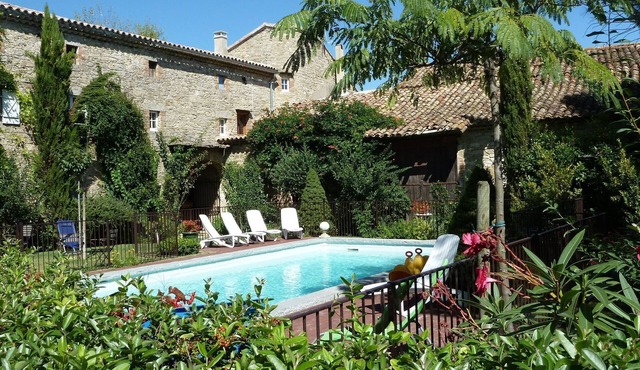 Cosy villa with swimming pool