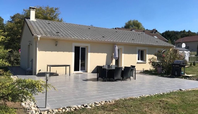 Cosy villa in wooded surroundings Heated swimming pool available from May to September