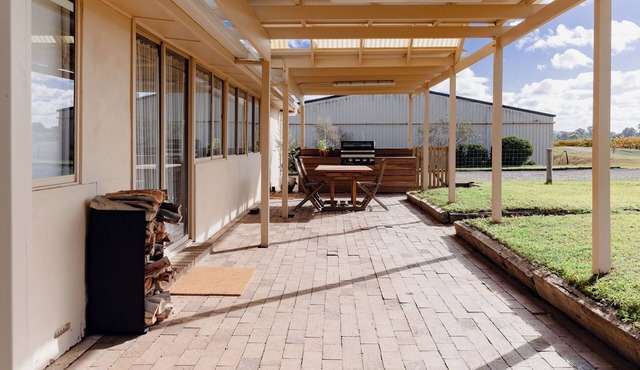 Cosy vineyard cottage overlooking the vines in McLaren Flat, Fleurieu Peninsular