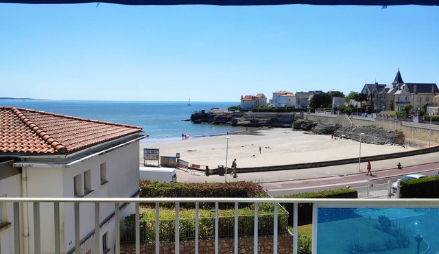 Cosy, waterfront apartment on the Pigeonnier beach