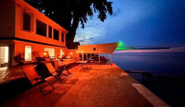 Cosy waterfront Property on beautiful Lake, Ontario