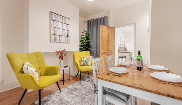 Cosy well-connected 3-bed house