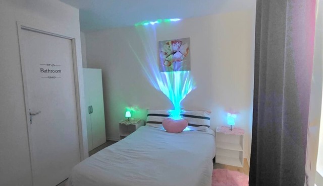 Cosy, well-equipped apartment, located on the banks of the Vienne, free parking.