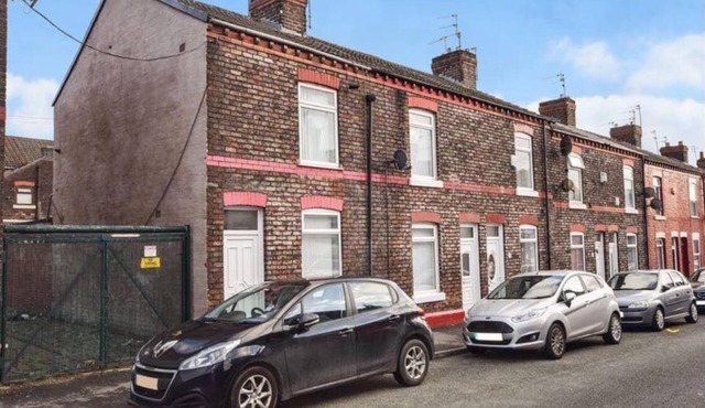 Cosy Widnes Family Home