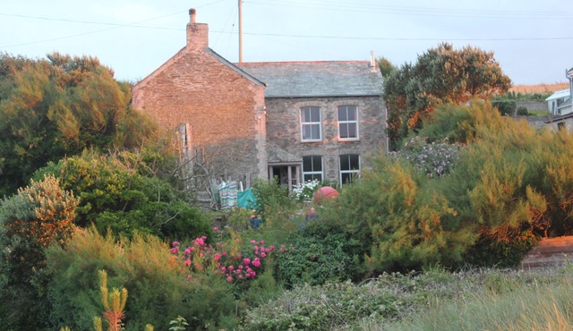 Cosy with a real Cornish feel right on the beach, near Padstow.