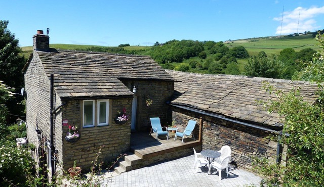 Cosy wood end cottage