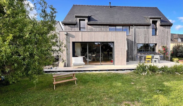 Cosy wood-frame house between the Ocean and the Gulf of Morbihan!