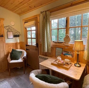Cosy Wooden Shepherds Hut