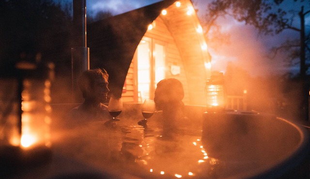 Cosy Woodland Cabin with Hot Tub
