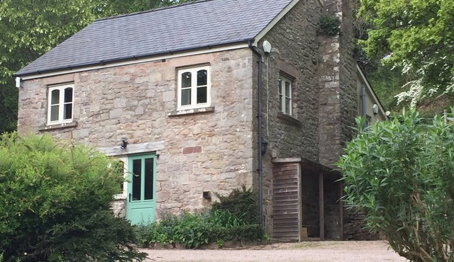 Cosy Wye Valley cottage within ancient woods at Penallt, 5 miles to Monmouth.