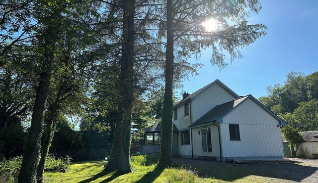 Cosy yet spacious Highland Hideaway for 8